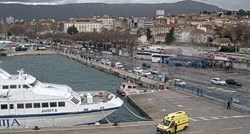 Ranjenog muškarca s odsječenog Hvara prebacili u Split, pao je na nož